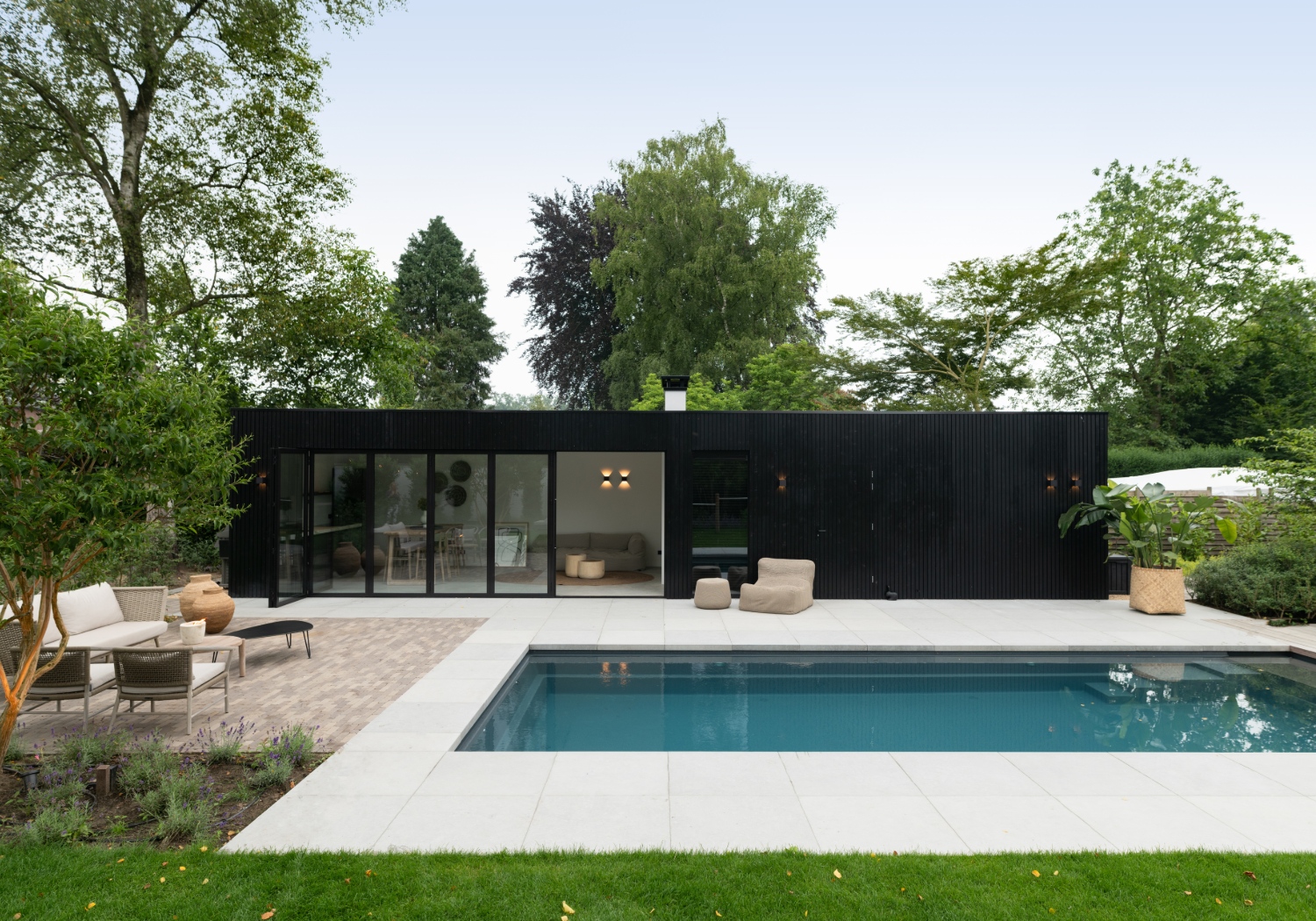 Project-modern zwart poolhouse-header-tab